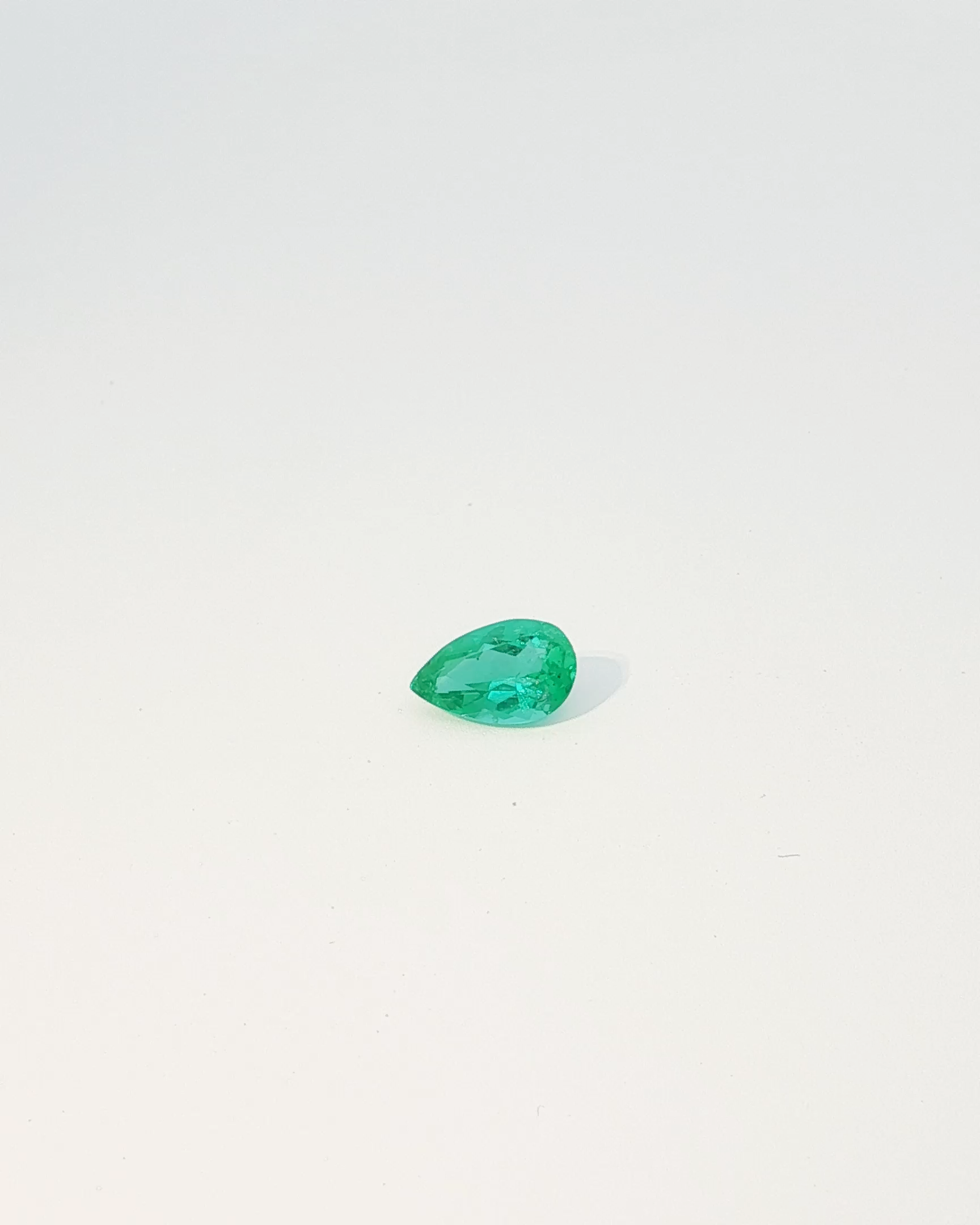 Esmeralda Natural en Talla Pera .68ct