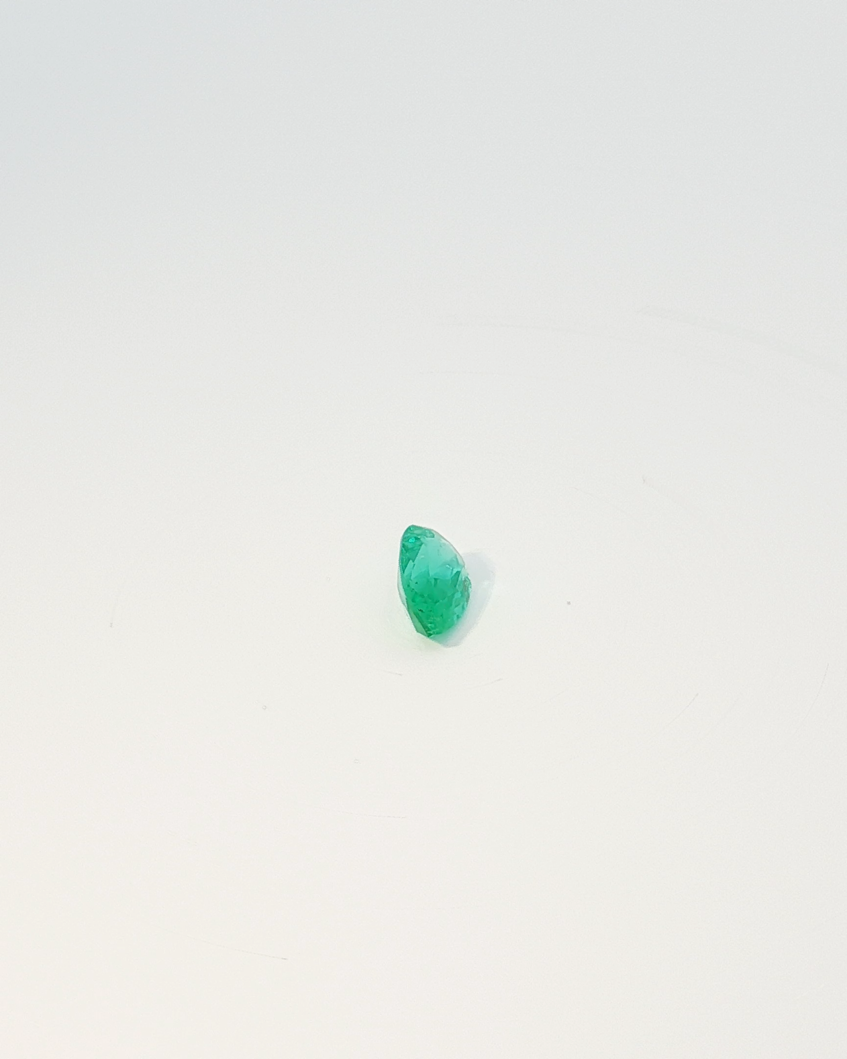 Esmeralda Natural en Talla Pera .68ct
