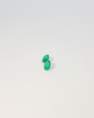 Pareja de Esmeraldas Naturales de Talla Ovalada peso total .71ct
