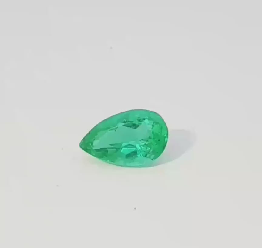 Esmeralda Natural en Talla Pera .68ct