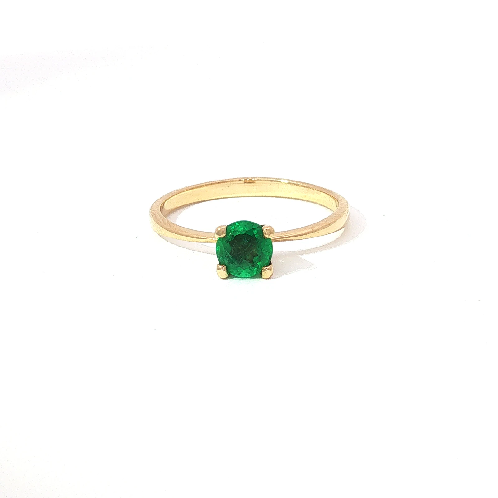Anillo solitario clásico de esmeralda